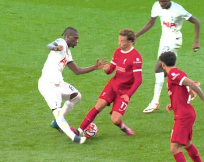 talkSPORT's tweet photo. Red card or no red card? 🤔 #TOTLIV https://t.co/izzTYhPYcn