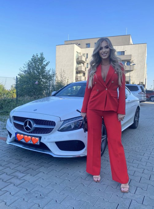 RT if you like red ❤️ https://t.co/qvMjuJfuqr