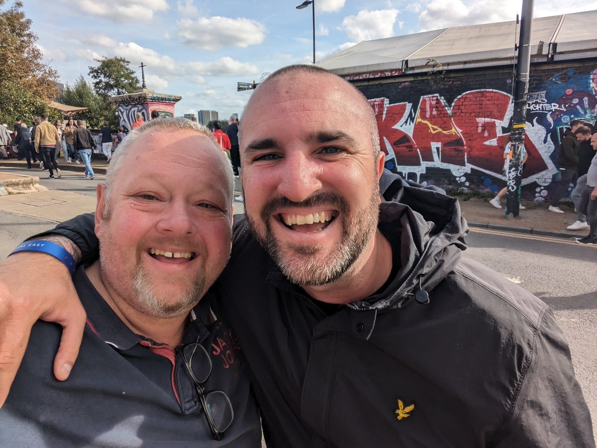 hammerralphy's tweet photo. @davewalker Bumped into this fella this afternoon! #codered #COYI #thewesthamway https://t.co/DUSt89Is2A