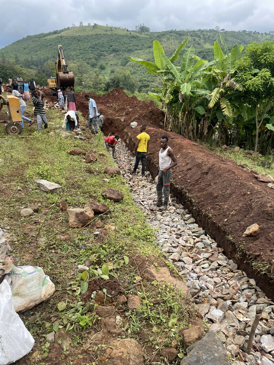 #WeBuildTheCanal #Ethiopia #RealDevelopment #RuralDevelopment #FruitBoxAfrica so as all men I got a bit excited seeing a big excavator… the first steps are done, many to follow, 12km is a very long way to go!