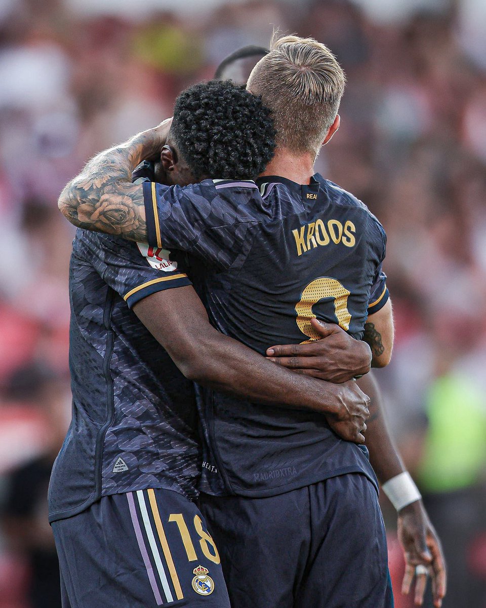MadridXtra's tweet photo. Aurelien Tchouameni celebrates with Toni Kroos after scoring his first ever Real Madrid goal. 🤍 https://t.co/nDWOBLkIc5