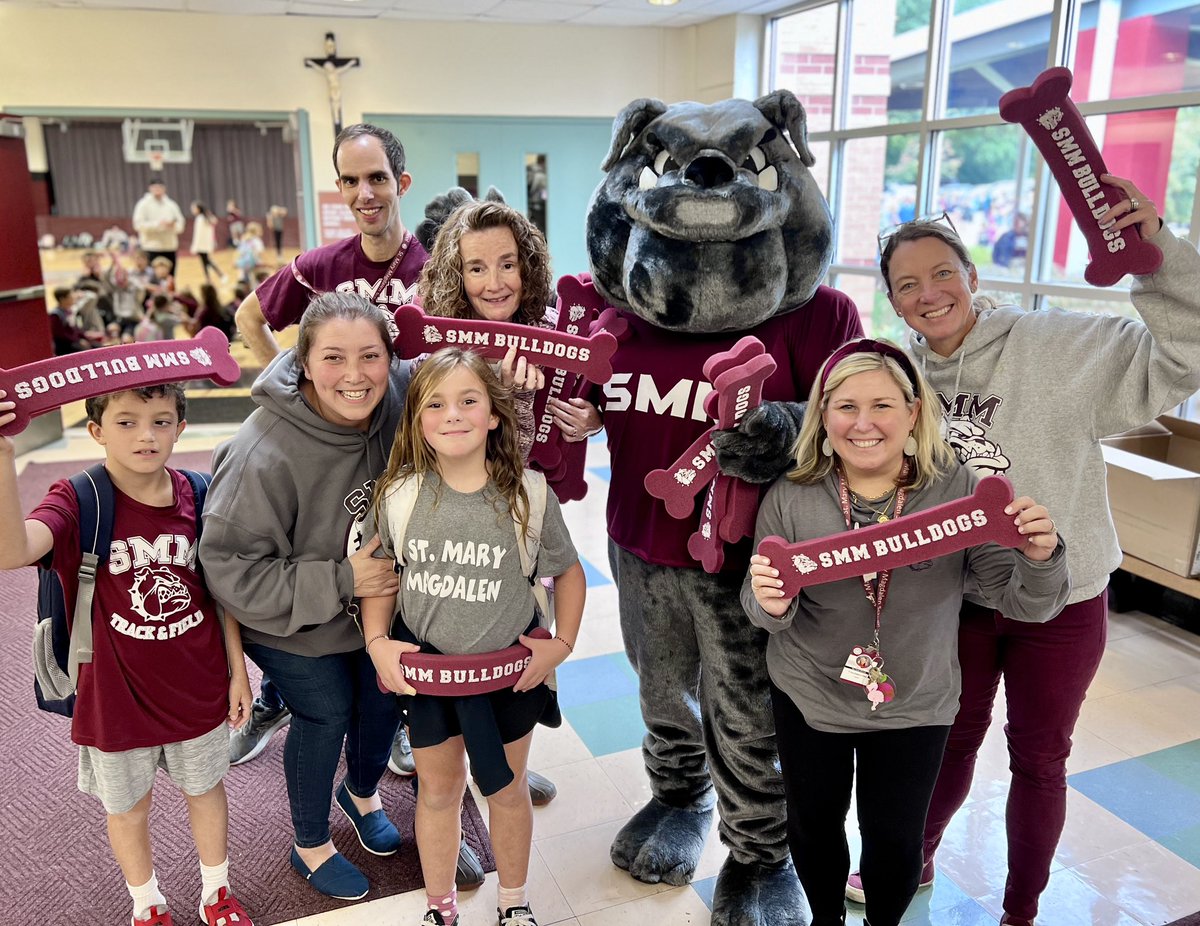 SMMBulldogs's tweet photo. 🐾 What a wonderful day we had celebrating Spirit Day at SMM! Students wore their favorite school and athletic gear and everyone loved the special visit from Benny the Bulldog as we gave away special souvenirs! 🦴 #CatholicSchools #CDOW #WilmDE https://t.co/LK1TbAnnX0