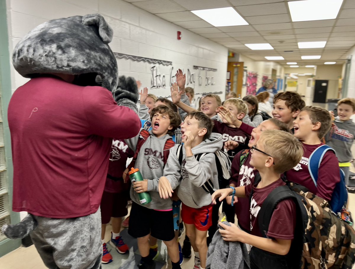 SMMBulldogs's tweet photo. 🐾 What a wonderful day we had celebrating Spirit Day at SMM! Students wore their favorite school and athletic gear and everyone loved the special visit from Benny the Bulldog as we gave away special souvenirs! 🦴 #CatholicSchools #CDOW #WilmDE https://t.co/LK1TbAnnX0