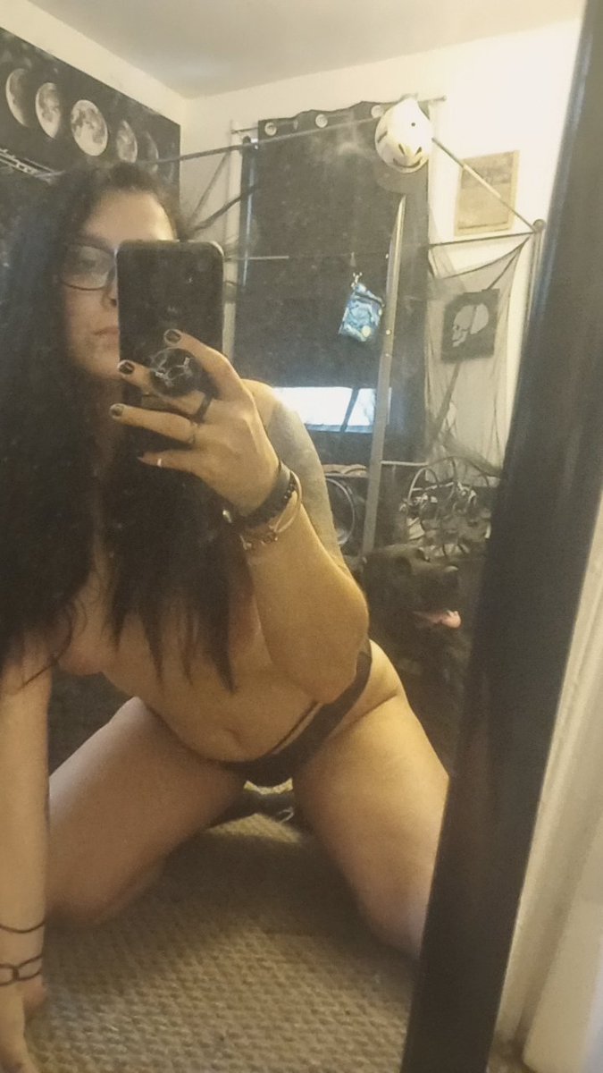 darcvaderrr37's tweet photo. kiss me right on my cheeks
bite me right on my neck please 💋🖤

#onlyfans #fansonly #of #sellingcontent #linkinbio #gangłysego #famefridayarena2 #fyp #onkyfanspromo #promo #onlyfansbabe https://t.co/nXumCKLdOS
