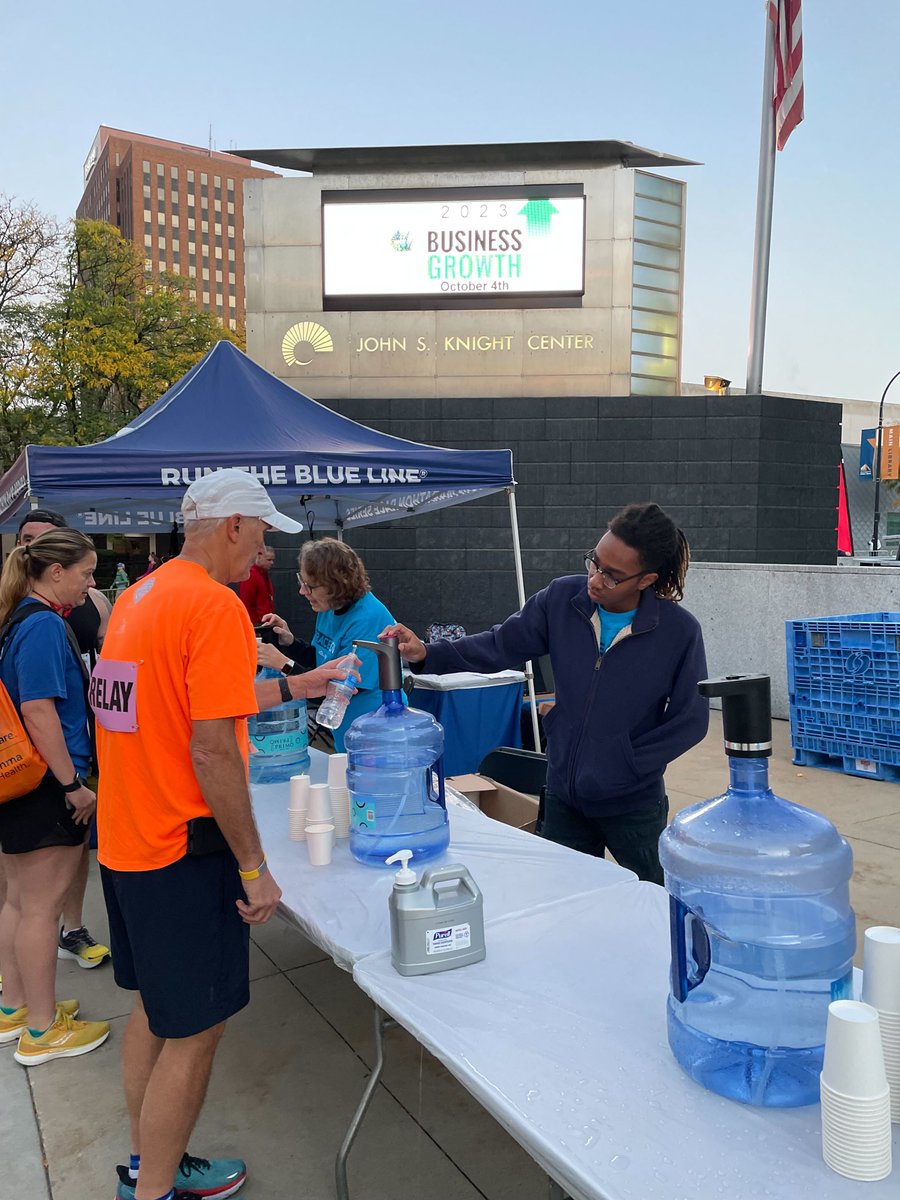 downtownakron's tweet photo. Congratulations to all the runners, spectators, supporters, cheerers-on, volunteers, musicians, &amp; Akron Marathon staff who made this year's Akron Marathon amazing (again!!!) 🥇🥇🥇 @AkronMarathon  #akrun #downtownAkron #akronMarathon https://t.co/UdkcdrbylD