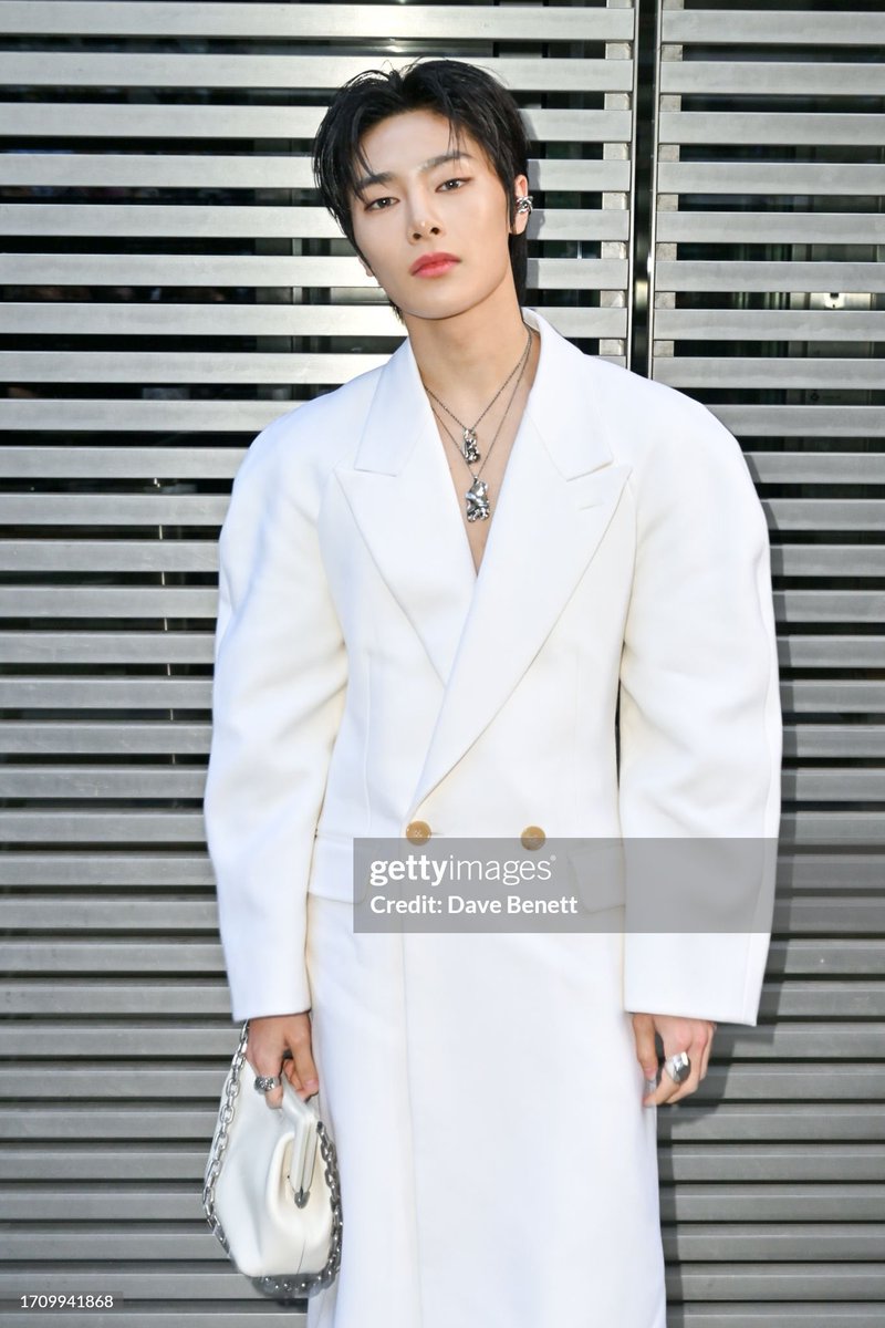 skzinfoesp's tweet photo. Fotos en HD de I.N en el desfile de Alexander McQueen

McQueen’s King I.N at PFW23
#I_NatMcQueenSS24
#I_NforAlexanderMcQueen
#McQueenSS24 #PFW23
@McQueen @Stray_Kids https://t.co/XbuM6mZFWn
