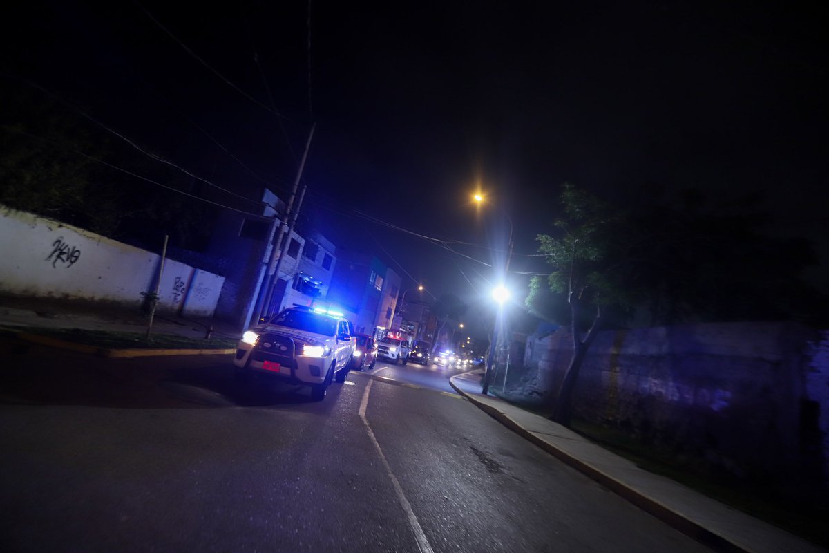 Muni_Bellavista's tweet photo. #ProgresandoContigo | Ayer, bajo el mando del alcalde @AlexCallanC, se lideró un mega operativo en horas de la noche por todo el distrito.

Al término del recorrido, el burgomaestre hizo énfasis en el trabajo conjunto que debe realizarse para frenar con la delincuencia. https://t.co/AJhtYivABy