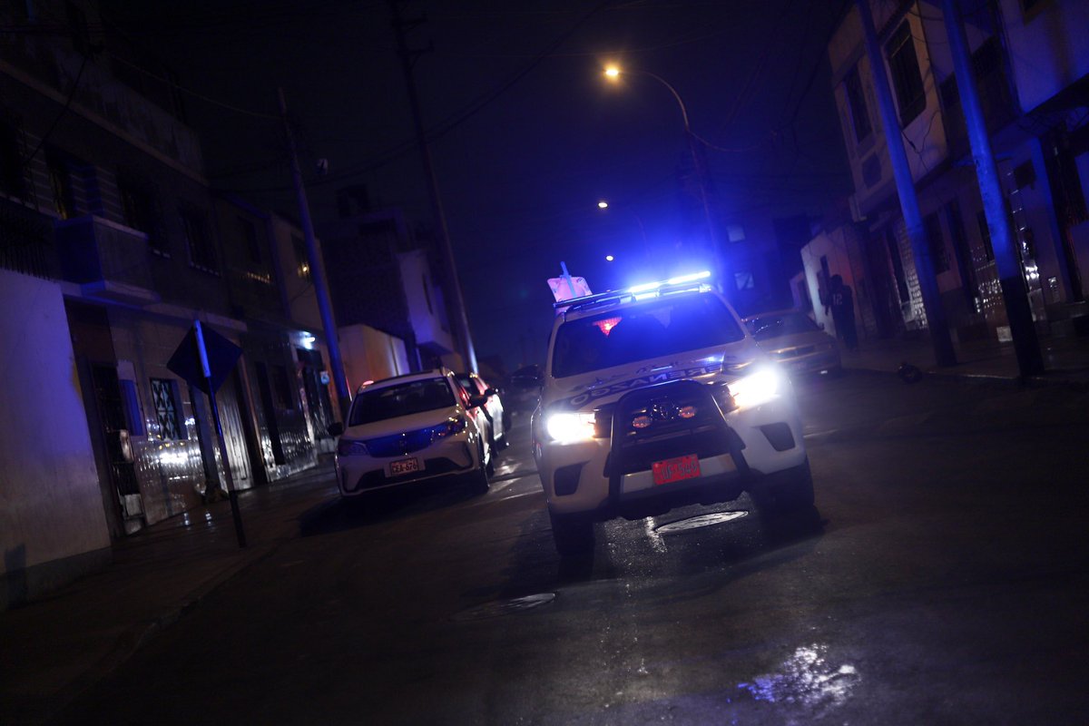 Muni_Bellavista's tweet photo. #ProgresandoContigo | Ayer, bajo el mando del alcalde @AlexCallanC, se lideró un mega operativo en horas de la noche por todo el distrito.

Al término del recorrido, el burgomaestre hizo énfasis en el trabajo conjunto que debe realizarse para frenar con la delincuencia. https://t.co/AJhtYivABy
