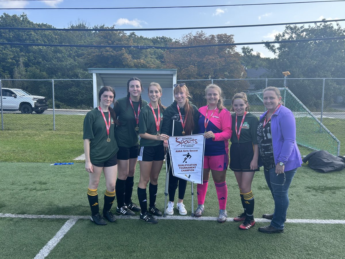Gillian79407070's tweet photo. OD Girls Soccer win the Regional Qualifier 4-3 over HSH. Girls played phenomenal and left it all on the field. Megan King tournament MVP. Goals by Julia Kelly, Victoria Tuff (2). & Gracie Hanlon. Awesome Team. Well done ladies πβ½οΈ @ODAthleticsNL @ODHigh https://t.co/9WaYrQNNS6