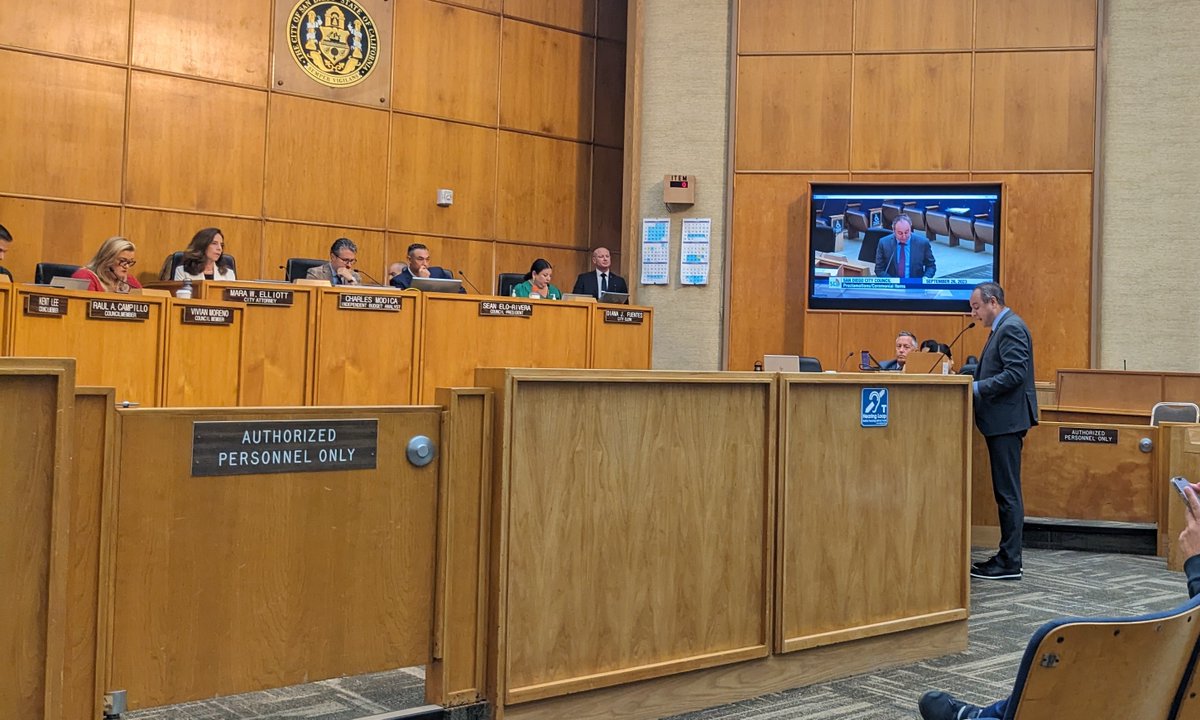 SDFoodBank's tweet image. The San Diego Food Bank and our partners at the San Diego Hunger Coalition were honored to join the San Diego City Council this week as councilmembers proclaimed September as San Diego Hunger Awareness Month. 🗓️ 🍏  #HungerFreeSD