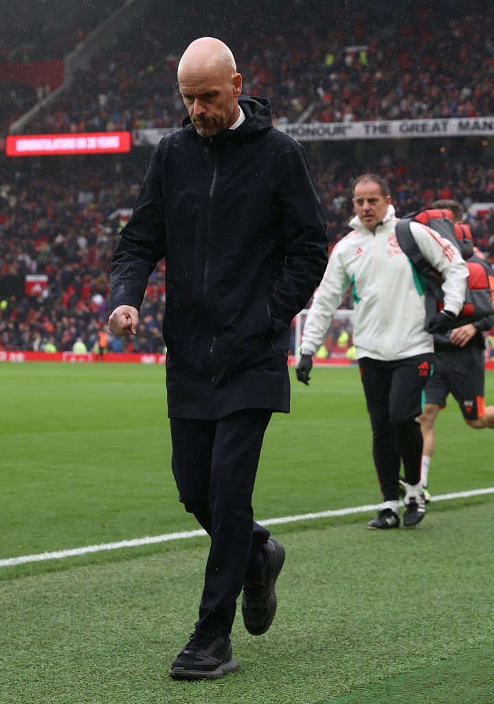 leoncitodelfut's tweet photo. Tiene al Manchester United décimo, el vestuario roto, contó con una de las mayores inversiones en años. 

El equipo se nota atascado y falto de pólvora.

Perdió en Champions
Perdió de local
Perdió de visita 

Nunca te voy a perdonar manchar la historia de Cristiano 

Renuncia https://t.co/RUCysi5Gmg