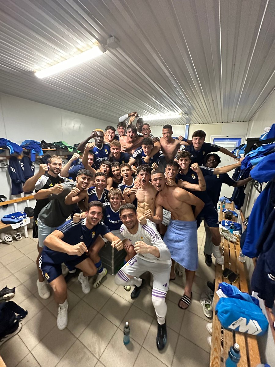 RealOviedo's tweet photo. 𝙀𝙌𝙐𝙄𝙋𝙊 🍍💙

#RealOviedo 🔵⚪ https://t.co/8ro5EqnF9I