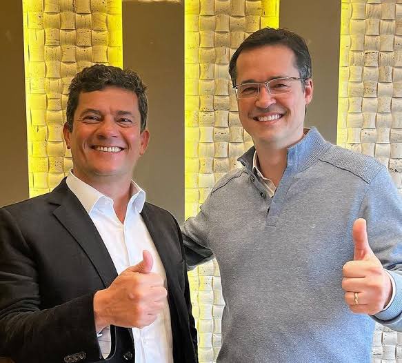 DanielMaiaMello's tweet photo. “Deltan sugeriu bloqueio do Congresso e de Assembleias para combater corrupção.”

Cada curtida é um pedido dos golpistas Deltan e Moro na cadeia. 

👇🏼 https://t.co/cRTtVdrsMm