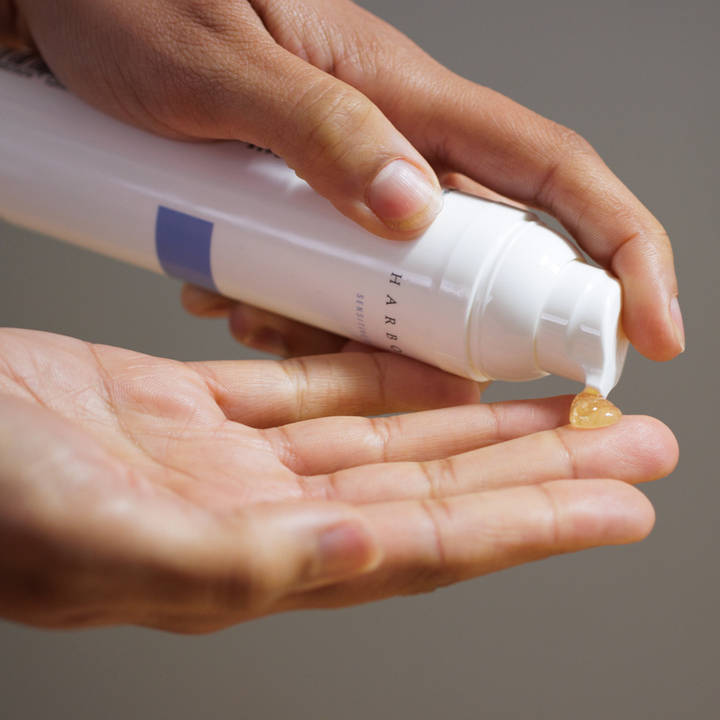 harboristbeauty's tweet photo. The amount of Balm-Gel cleanser you use can be adapted depending on the feel you like. We always recommend using slightly damp hands to massage it into your skin; this tiny bit of water binds to the glycerine extra glide.  

- One pump with extra water creates a light, milky text https://t.co/3PjcGYBNtB