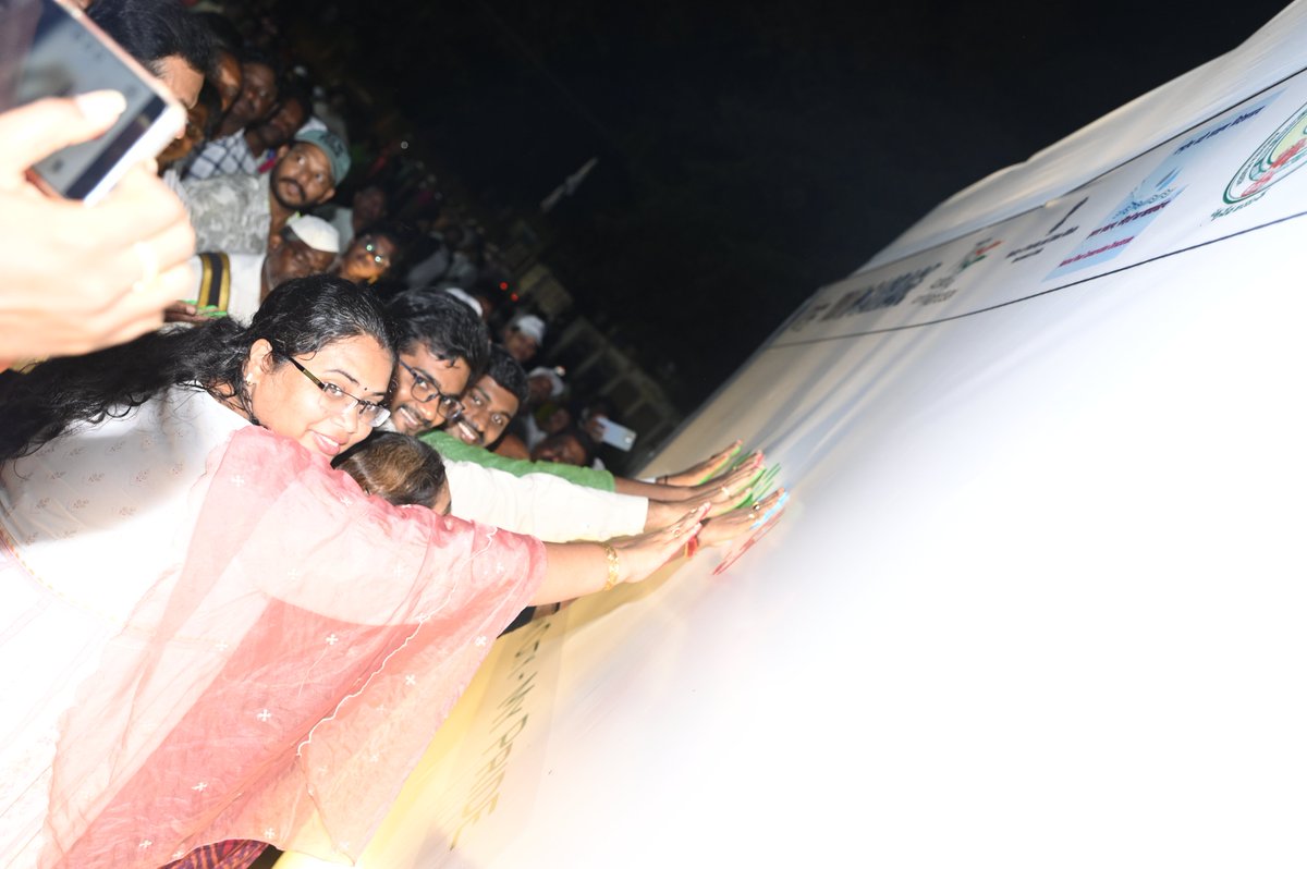 RMCoffice's tweet photo. As part of #IndianSwachhataLeague, RMC has conducted handpaint print on canvas to pledge to keep garbage-free and clean. #YouthVsGarbage #GarbageFreeIndia #rajamahendravramswachhraisers
#RMCSaysNotoPlastic #EcoRMC https://t.co/aZw0D2GZ92