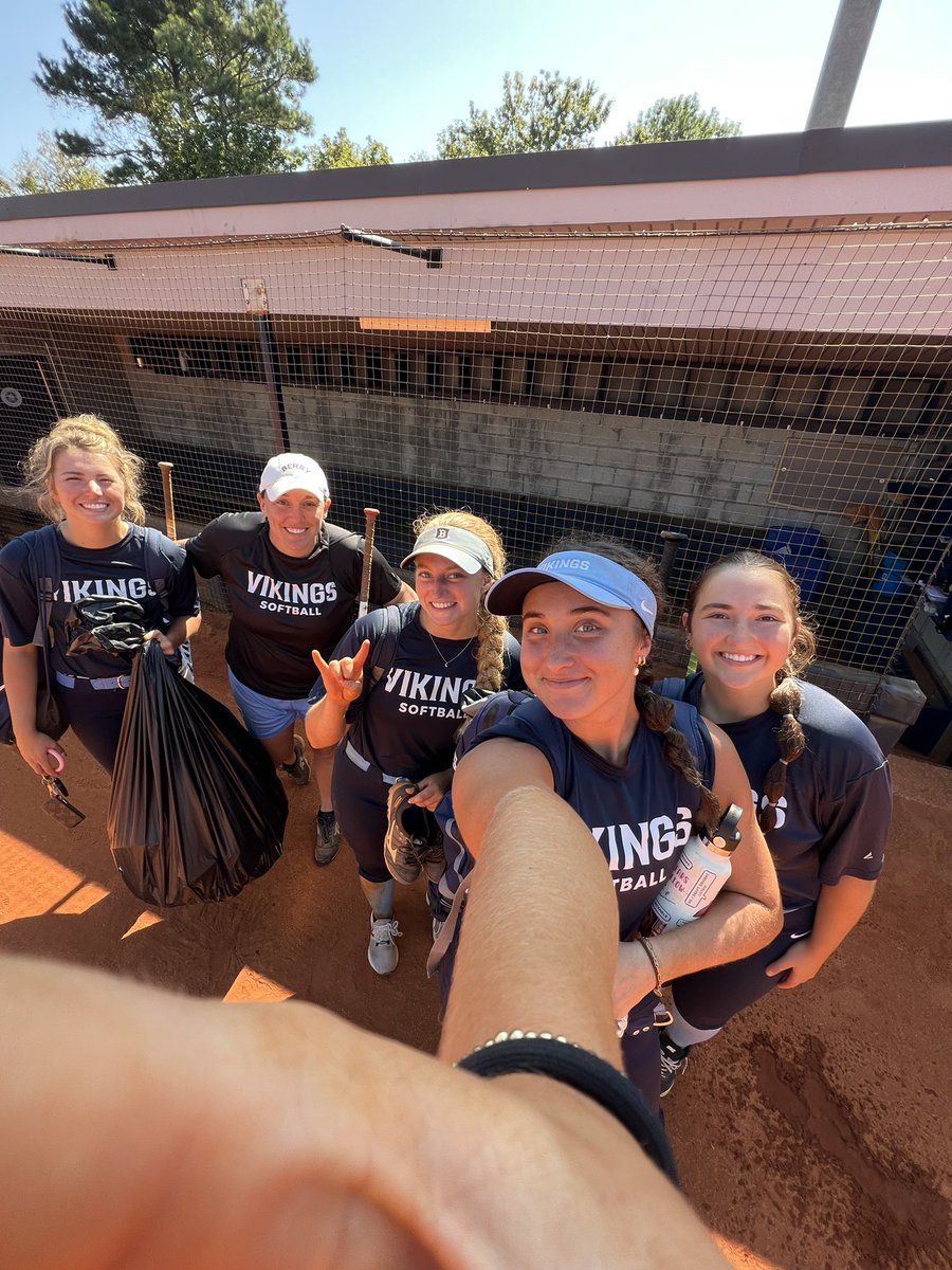 EllyBennett31's tweet photo. Sophomore control group taking out the trash after a great morning scrimmage @BerrySoftball #micromagic #hookemvikes https://t.co/X4Nn3TluPX