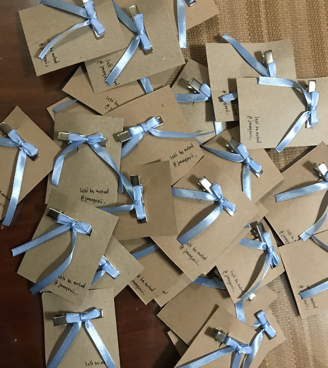 jonengxxii_'s tweet photo. 🎀RIBBON CLIP NI NAYEON🎀

i'll be giving these small freebies for day 2 —  hope you all appreciate and like it 🍭💙

╰ like + rt + show proof on d-day

#TWICEinPH
#READYTOBEinBULACAN
#TWICE_5TH_WORLD_TOUR_BULACAN https://t.co/IhMmIyR3nV