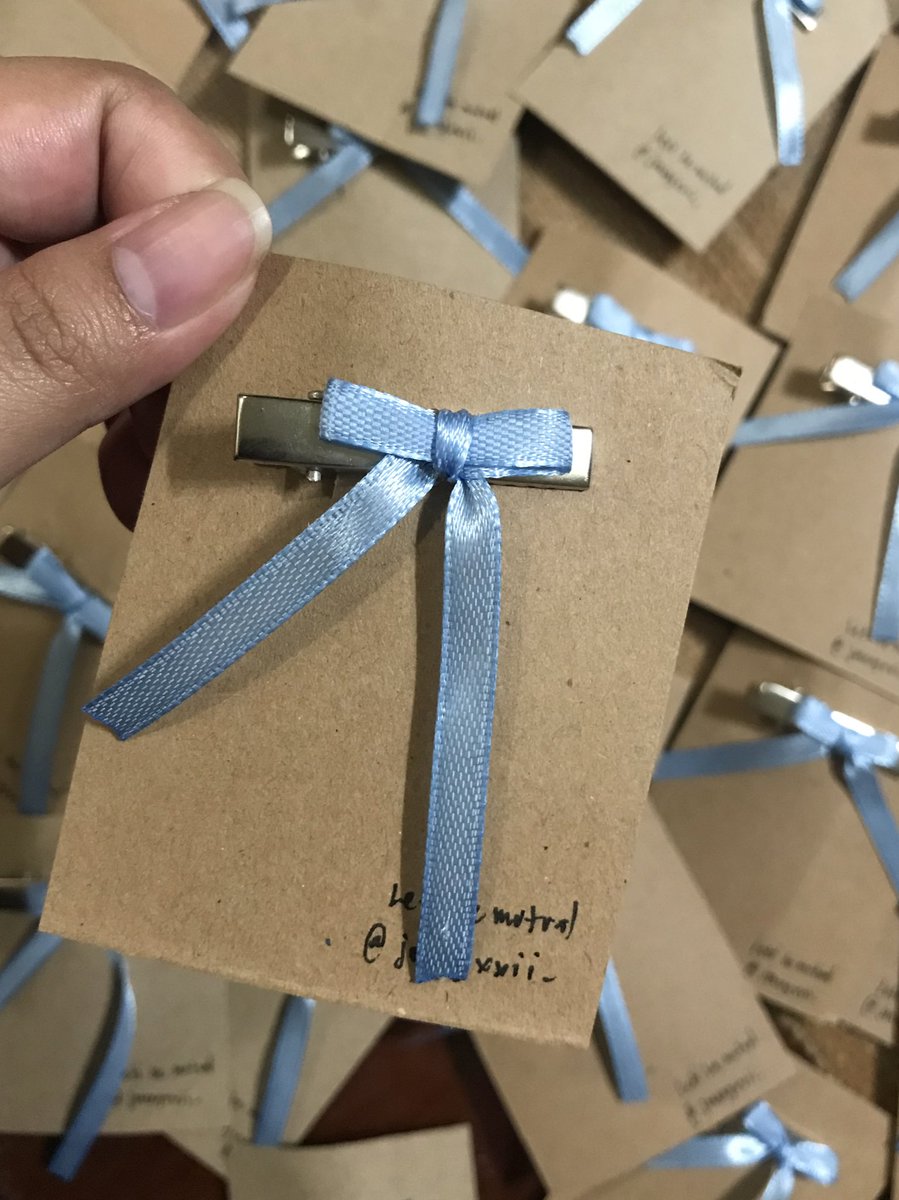 jonengxxii_'s tweet photo. 🎀RIBBON CLIP NI NAYEON🎀

i'll be giving these small freebies for day 2 —  hope you all appreciate and like it 🍭💙

╰ like + rt + show proof on d-day

#TWICEinPH
#READYTOBEinBULACAN
#TWICE_5TH_WORLD_TOUR_BULACAN https://t.co/IhMmIyR3nV