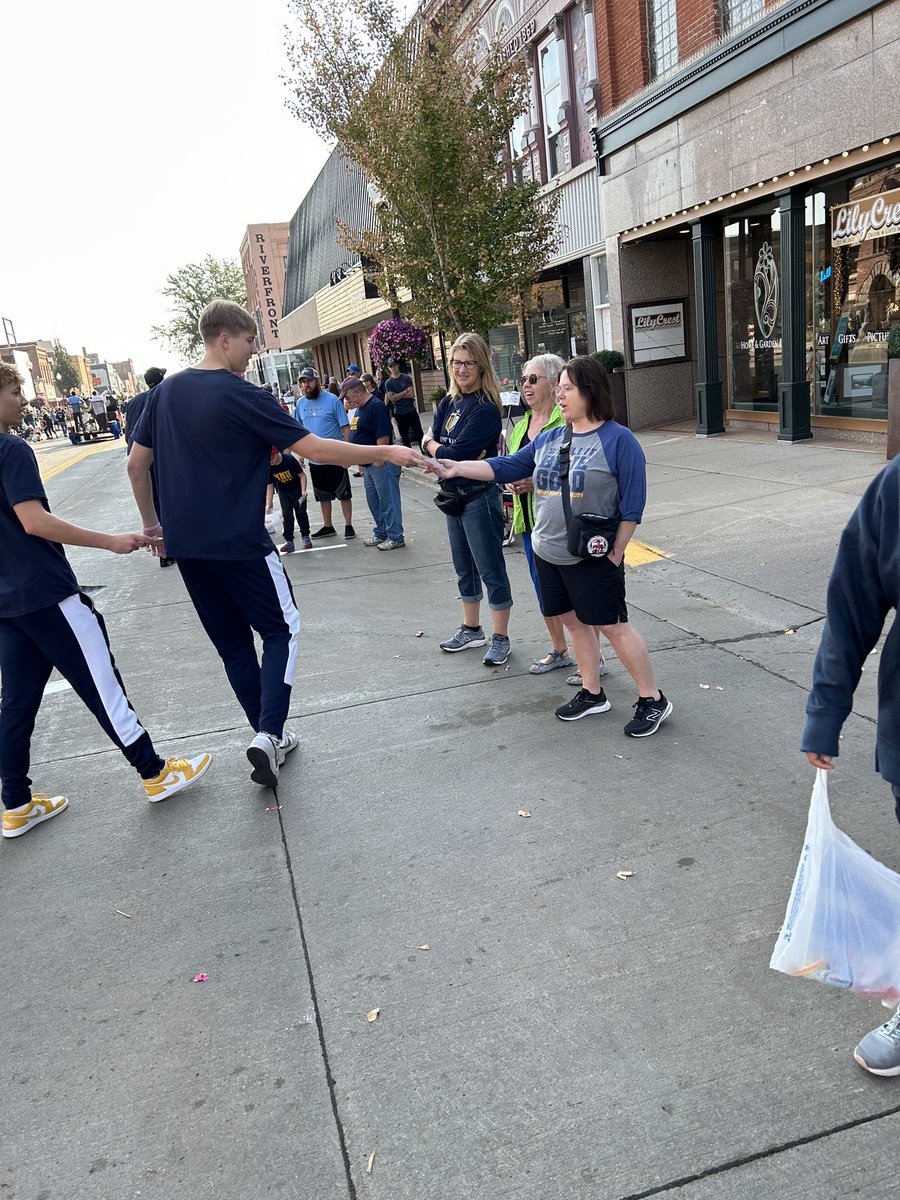 MMULancersMBB's tweet photo. Kicking off #LancerDays with a little parade action! #TheMount https://t.co/0mkNkFjbu6