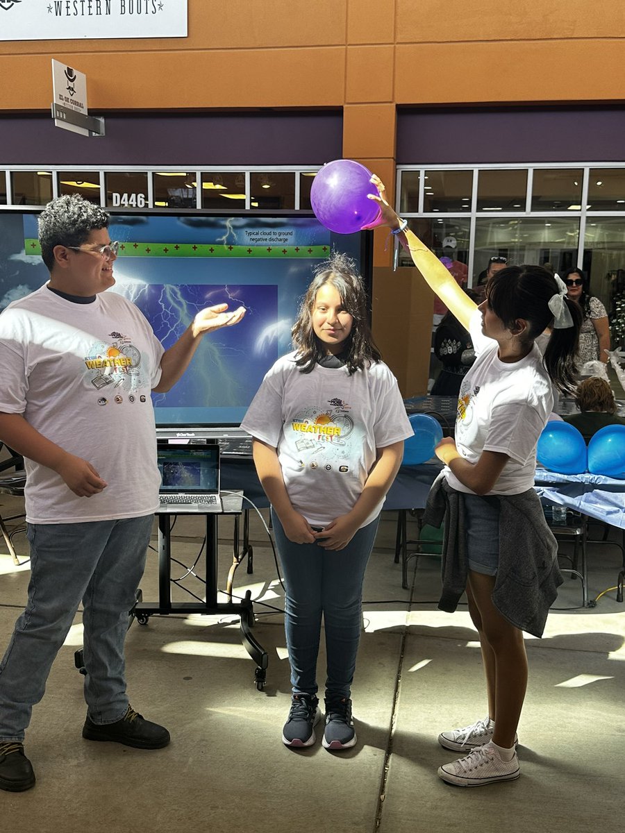 NuriRobles1's tweet photo. Today was a great experience for our students. They had fun and shared their learning with others. #KnightNation #ItStartsWithUs #WeatherFest https://t.co/4pOOLPsGDx