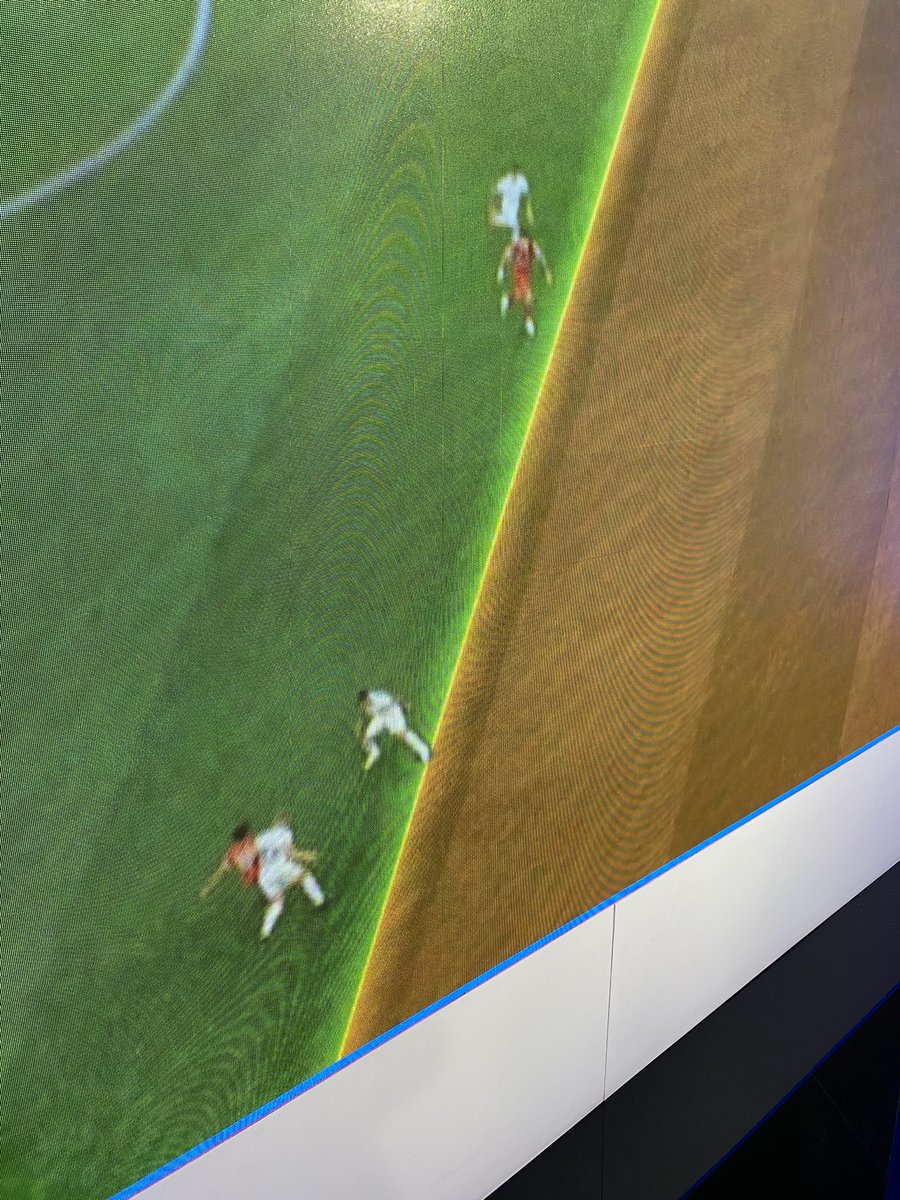richardajkeys's tweet photo. Our lines. Onside. Why on earth wasn’t this checked? https://t.co/0z8jE4fN5u