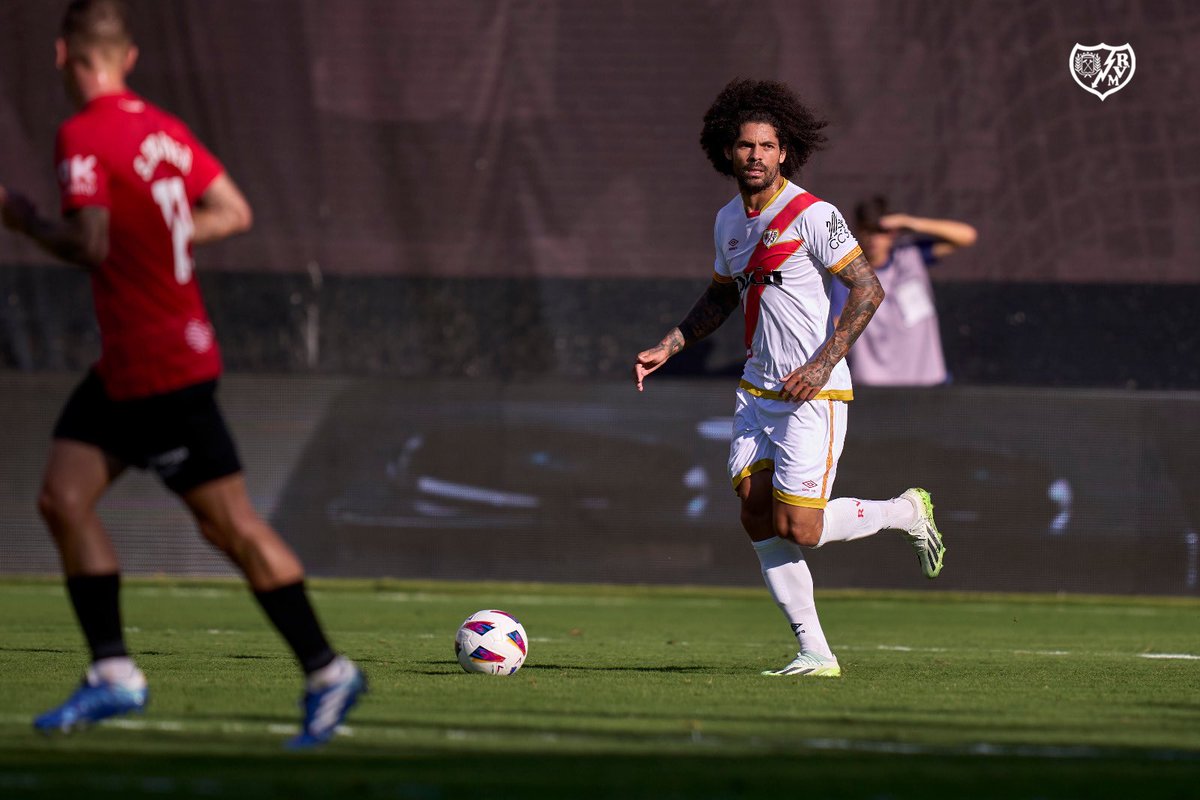 IHerraizFdez's tweet photo. Y acabo. Lo de los pitos a un jugador que lleva la franja y que, mejor o peor, con más o menos acierto, se esfuerza e intenta dar su mejor versión siempre, ya sabéis que os equivocáis de barrio, de estadio y de equipo. Todo mi apoyo y a mejorar cada día, @Arimac5. 💪🏻⚡️ https://t.co/V2g1vysBXO