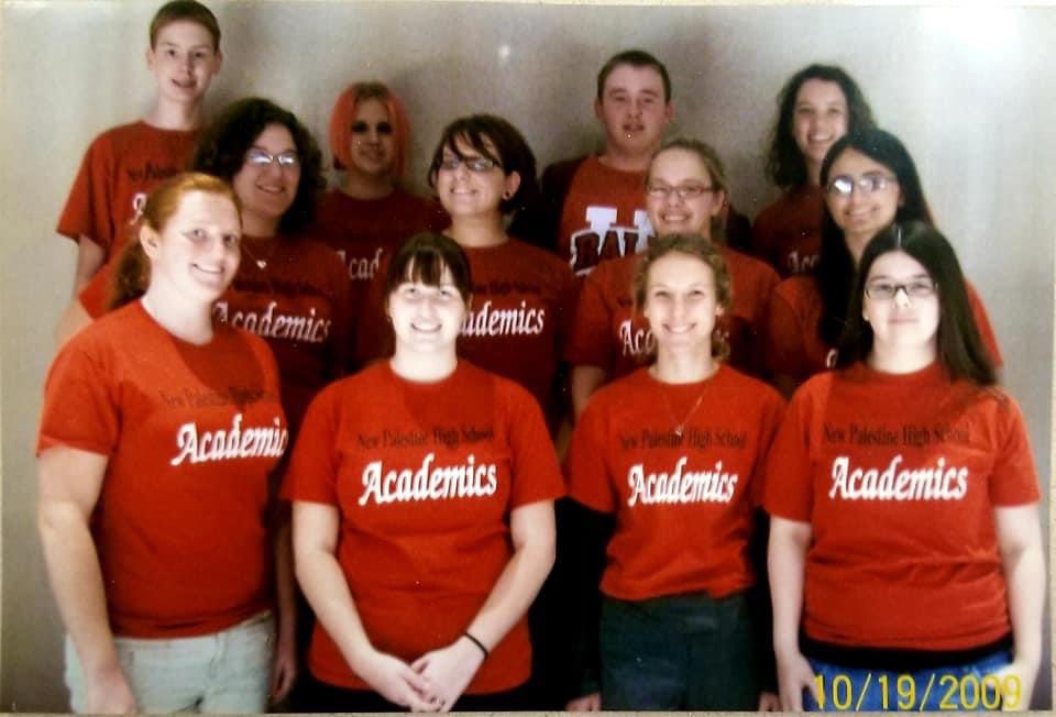 MeyerNPHS's tweet photo. Throwback to 2009 Spell Bowl, with @srahughey as coach! Gosh, time really flies! https://t.co/762nkaPZ6A