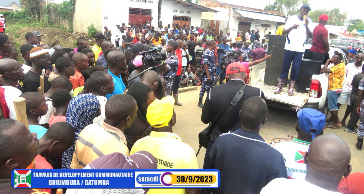 nshingamateka's tweet photo. 1/n Le deuxième Vice-Président de @nshingamateka, l'Hon. @AbelGashatsi, en compagnie des Hon. Députés élus dans la circonscription de Bujumbura, s'est joint à la pop. de la zone Gatumba, commune Mutimbuzi de @BujumburaProv lors des travaux de dév.communautaire de ce 30/9/ 2023. https://t.co/pfVlqjTlTk