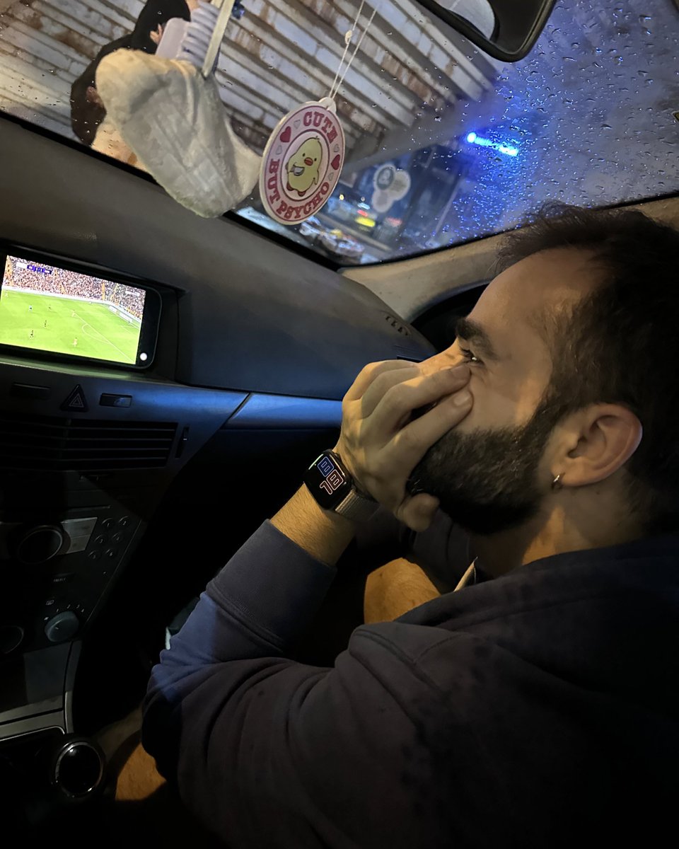 maributnothigh's tweet photo. E5 kenarında lastikçi işte böyle beklenir https://t.co/65ylUdB2Pf