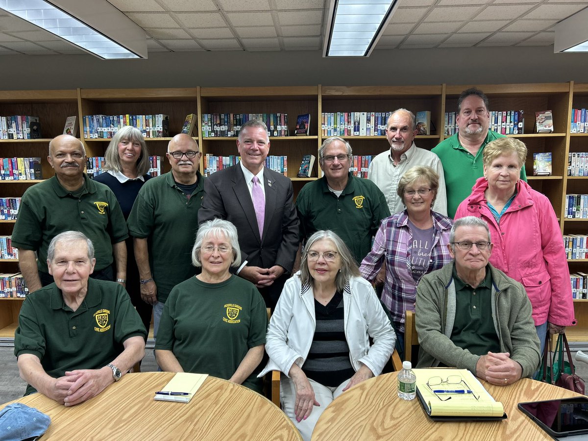 SenatorRhoads's tweet photo. Had a great time on Thursday evening speaking at length with the Hicksville Gardens Civic Association!

#hicksville #hicksvilleny #longisland #longislandny #newyork #ny #sd5 #conmunity https://t.co/i9LIaGcG1v