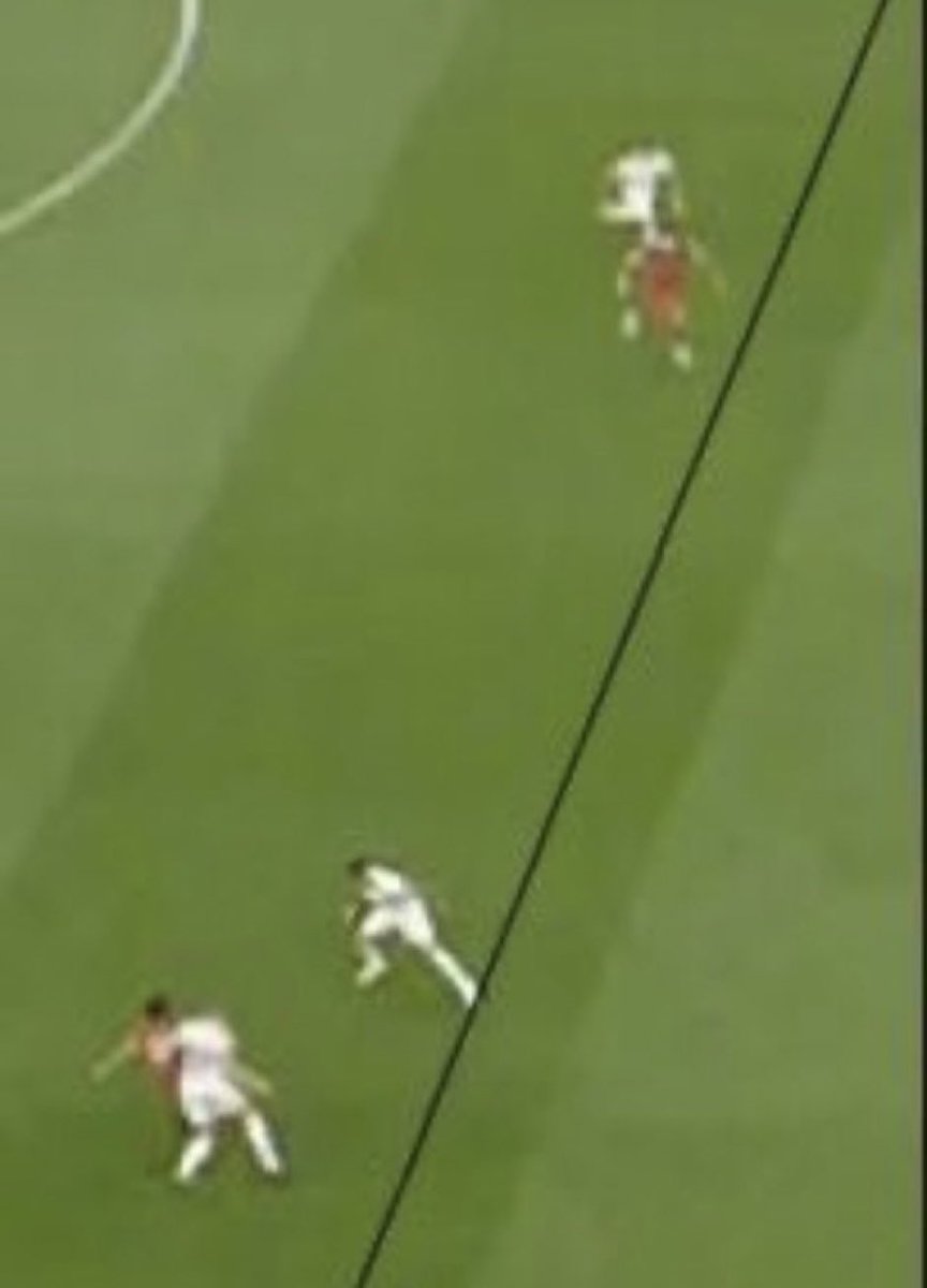 LFCBD2's tweet photo. how much did u take ref…

#lfc #liverpool #spurs #luisdiaz https://t.co/0O3wvuXbey