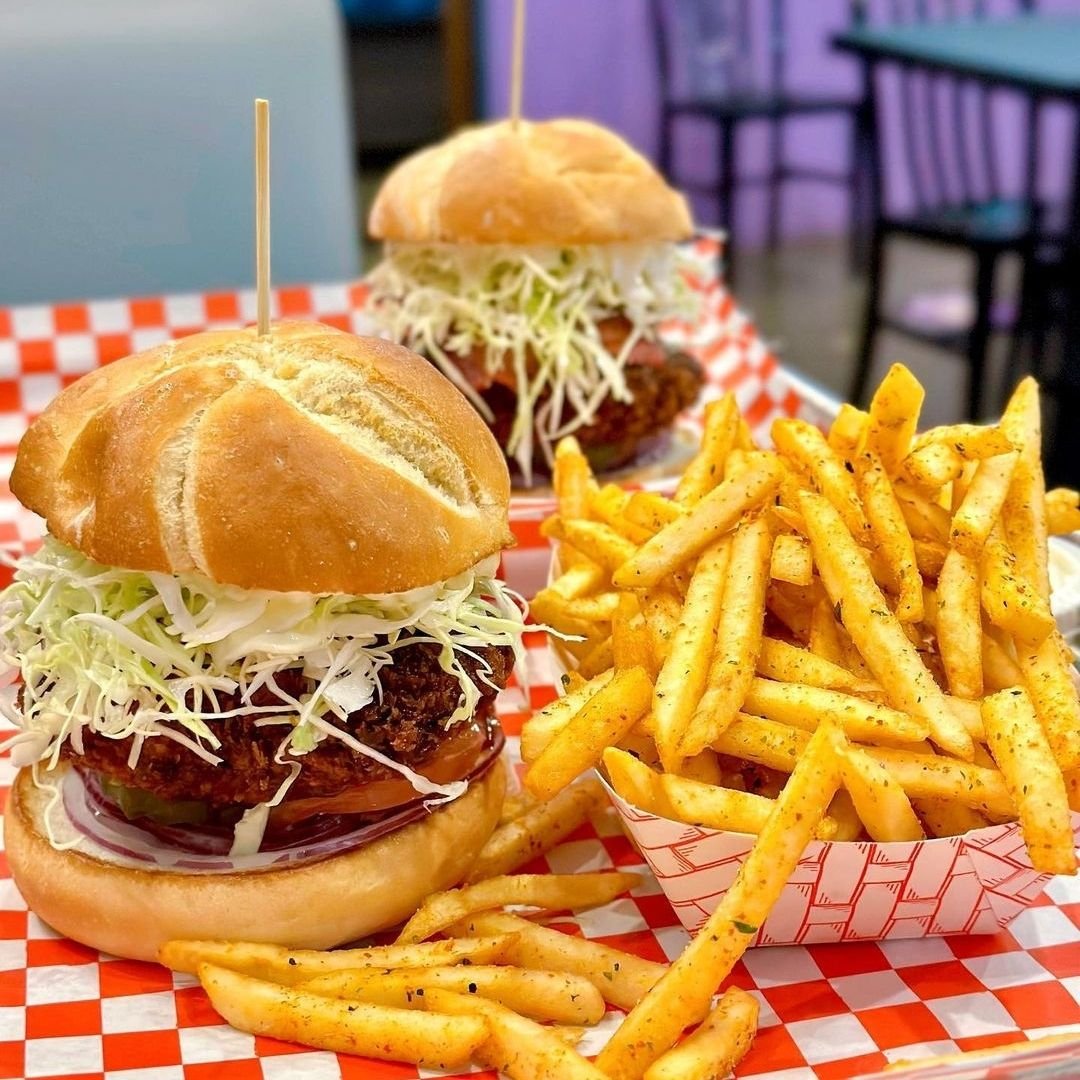 KatsuBurger's tweet photo. Feast your eyes on this! Thanks to @happytomunch for capturing our Tokyo Classic &amp; Samurai Select w/ 12 Spice Fries in all its glory! 📸🍔 If your stomach's rumbling, we're not surprised.

Satisfy that craving! Dine with us today! 
https://t.co/NQj58Lru1k https://t.co/67jYSwi2xW
