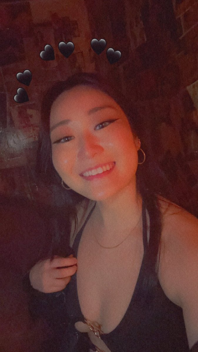 Momochanelgg's tweet photo. Had an awesome time at École Privée last night! My friend used their flash so I could take some pics hehe https://t.co/5nQjCD71ot