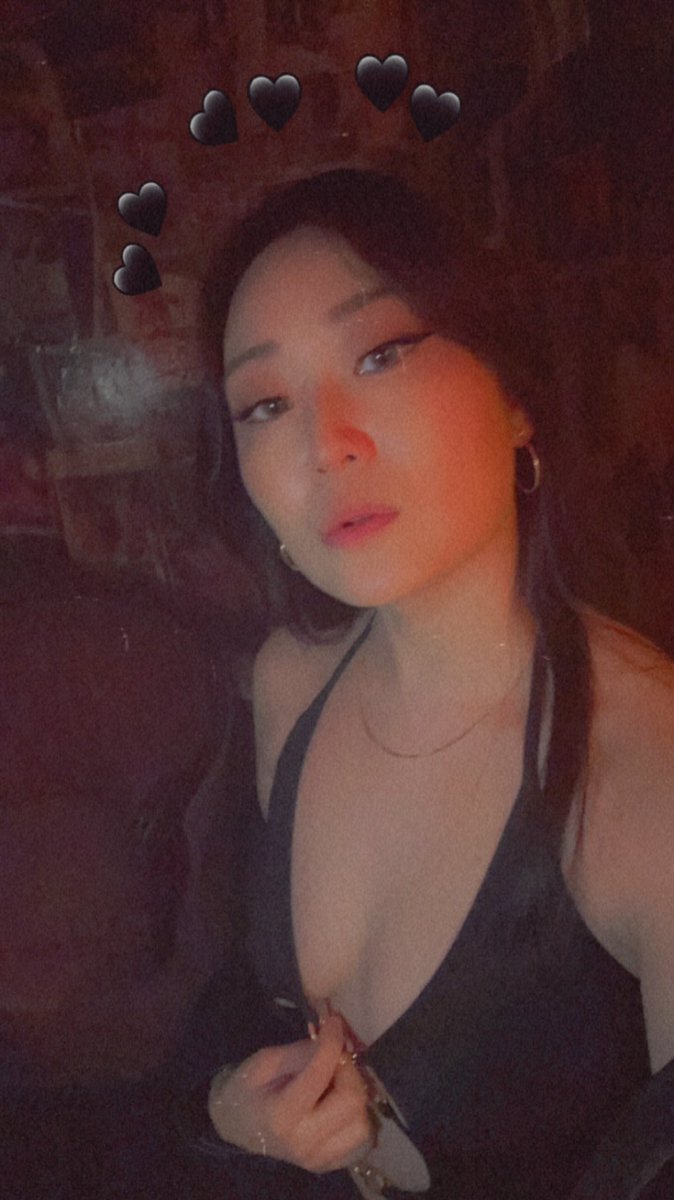 Momochanelgg's tweet photo. Had an awesome time at École Privée last night! My friend used their flash so I could take some pics hehe https://t.co/5nQjCD71ot