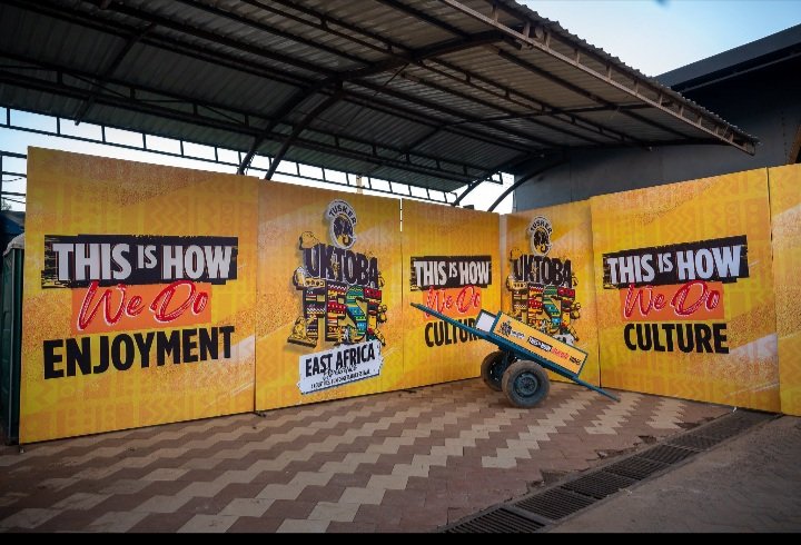 MelvinKirisha's tweet photo. Vile tunaingia site pale Black Pearl Kisumu coz #ThisIsHowWeDo Rides at #TuskerOktobafest 🍻
Today we do it again even better,so come create lasting memories with friends as we vibe to Kaligraph &amp; Maandy my favs 
#OktobafestEastAfrica @1ts_petr @Samuel_Wagz @TuskerLager @Jakope3 https://t.co/34lxiq5qYk