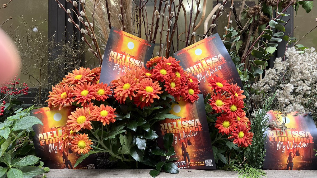 caryn_maroni's tweet photo. Saturday Morning Melissa ⁦@metheridge⁩ ⁦@MyWindowME⁩ flyer sightings  
#MEStreetTeam 
#NYC https://t.co/zPonXEpB2M