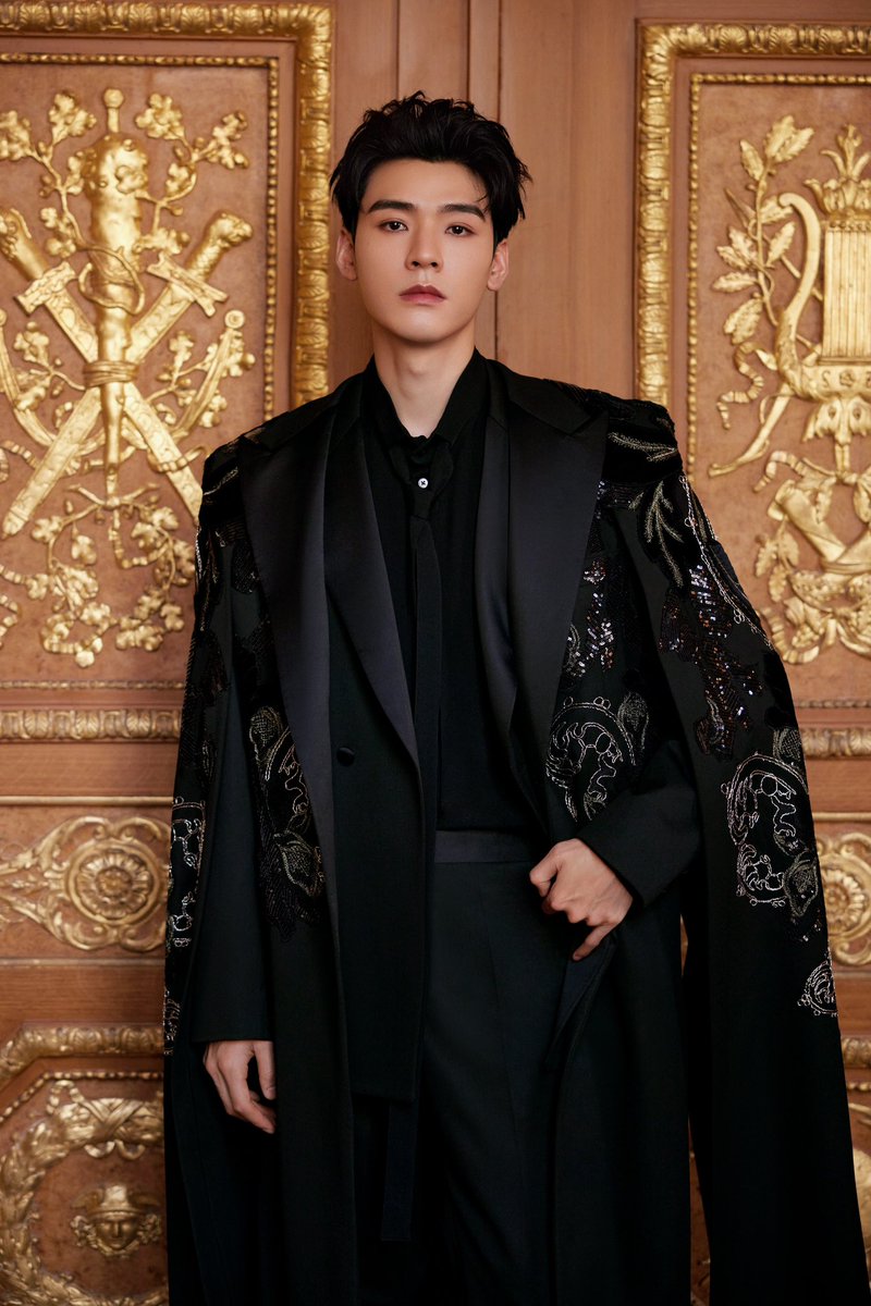 dramapotatoe's tweet photo. #GongJun for Elie Saab’s S/S 2024 show at Paris Fashion Week

More - https://t.co/t8Bi7H68vv https://t.co/wJlzT5M6So