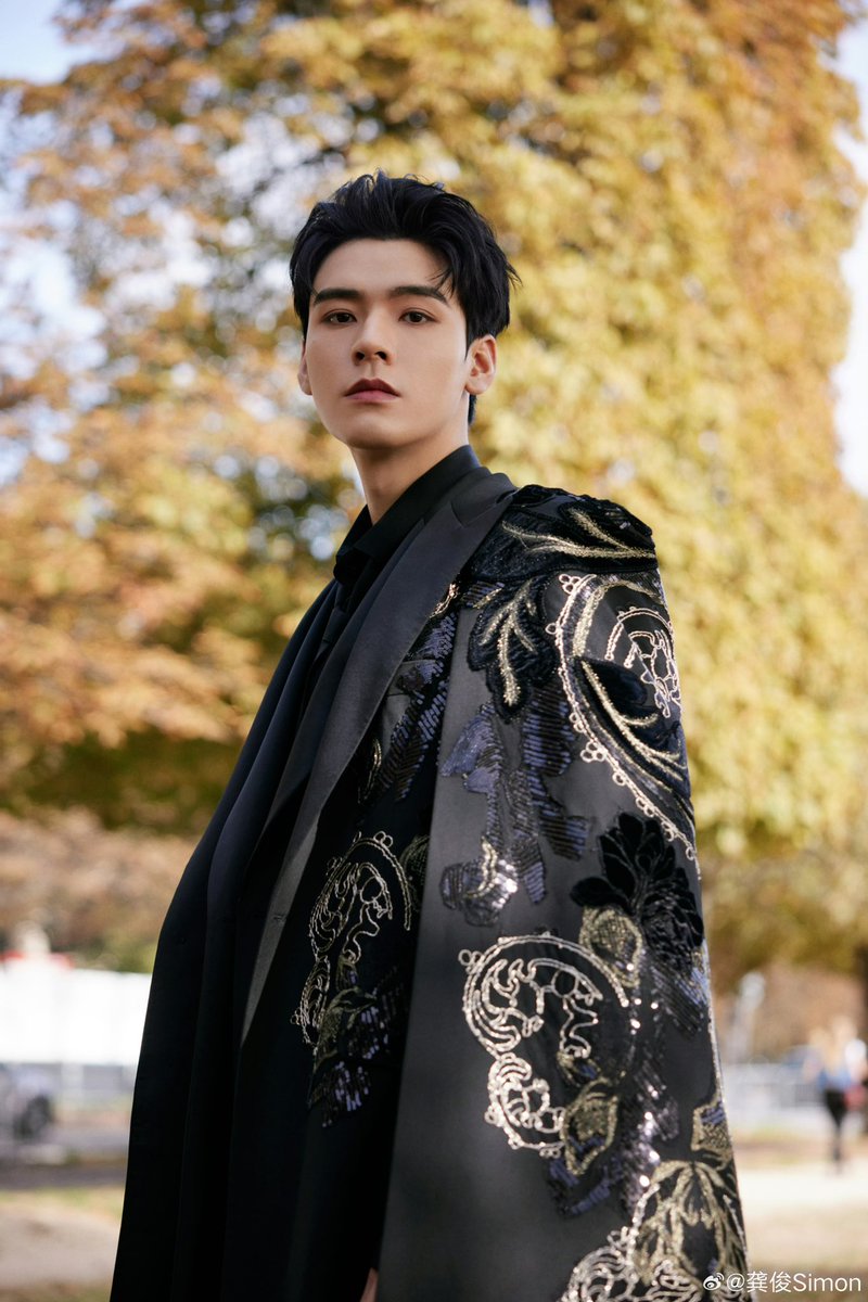 dramapotatoe's tweet photo. #GongJun for Elie Saab’s S/S 2024 show at Paris Fashion Week

More - https://t.co/t8Bi7H68vv https://t.co/wJlzT5M6So