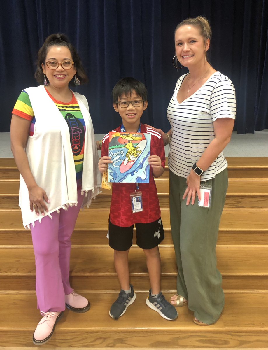 OrendorffweeART's tweet photo. Celebrating our yearbook front cover winner for this year, Ryan T. We are so proud of all of our 5th grade students for participating &amp; trying their best every year. Congrats to all of our semi finalists too!🩷🎨🎉
#kdeart #kisdelemart #katyisd 
@fortenberryart @KatyISDFineArts https://t.co/pct229Lrxc