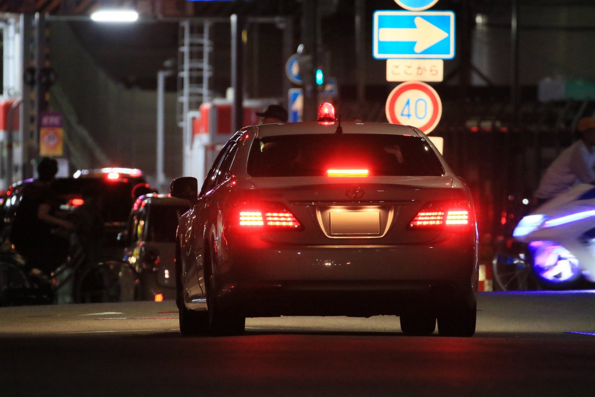 HwpcOsaka's tweet photo. TOYOTA CROWN PATROL CAR　GRS202
#大阪府警
#高速隊
#高速道路交通警察隊
#クラウン https://t.co/XE0vUXxYmF