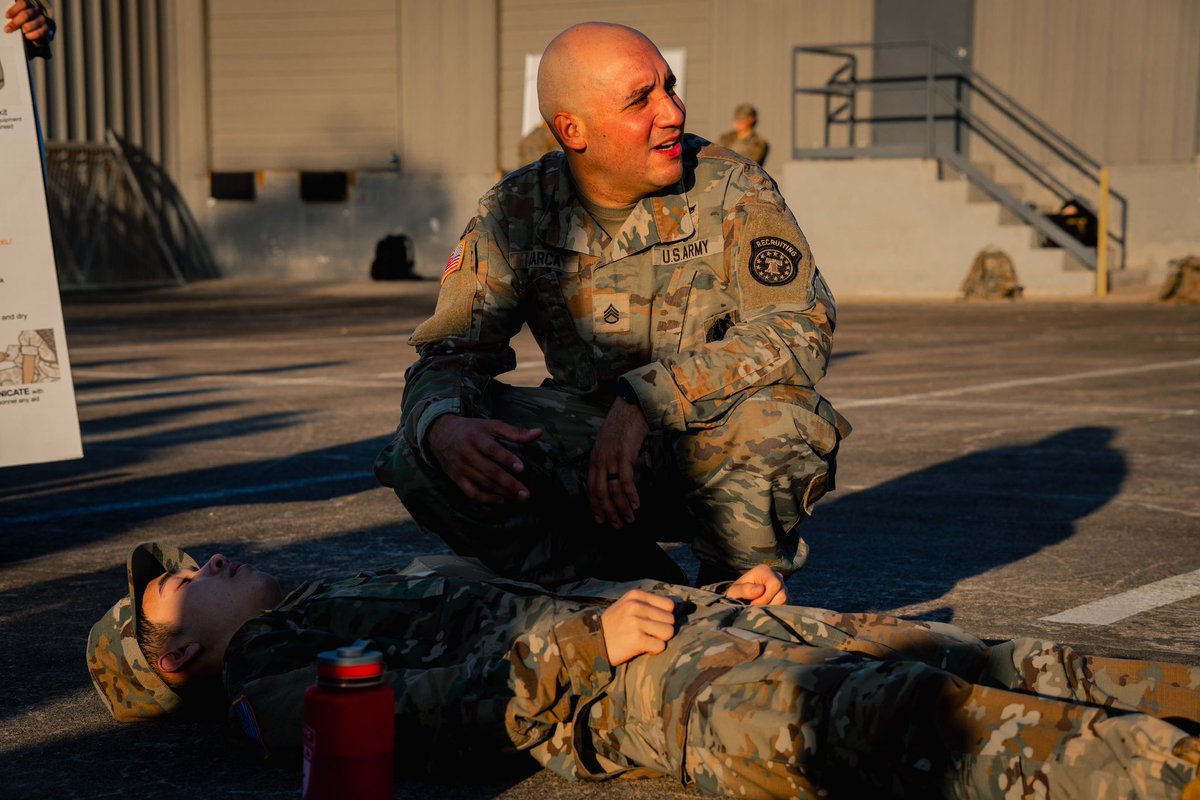 HoustonArmyROTC's tweet photo. Houston Battalion Cadets leveled up their skills in Tactical Combat Casualty Care! Special Guest SSG Abarca guided them through the art of tourniquet placement and the critical steps of MARCH #armyrotc #GoCoogs https://t.co/5Z6uQPXsp8
