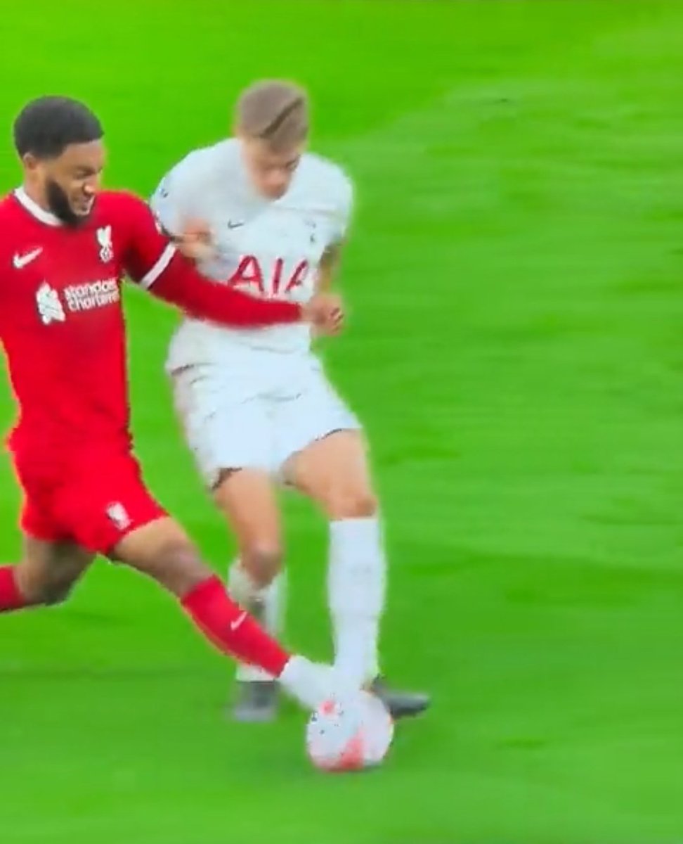 MrBoywunder's tweet photo. 1 - Curtis Jones was a yellow at most
2 - Diaz is clearly onside but no lines are drawn
3 - van de Ven kicks through Gomez and should've been a pen

Most corrupt institution around @FA_PGMOL https://t.co/gWvtbktfaH