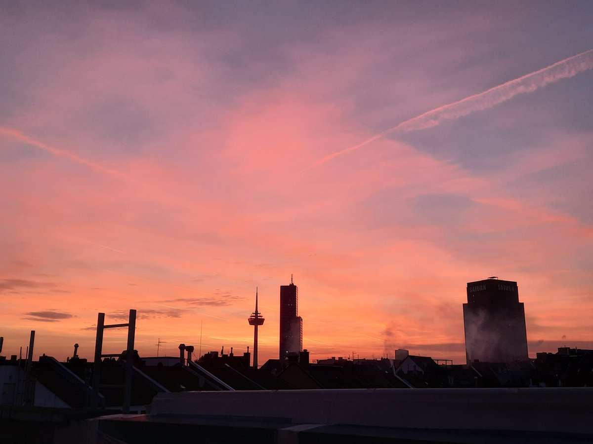 wetterkoess's tweet photo. Es wurde noch besser...
#Köln #sunsettweet https://t.co/YUsKX7ZBgU