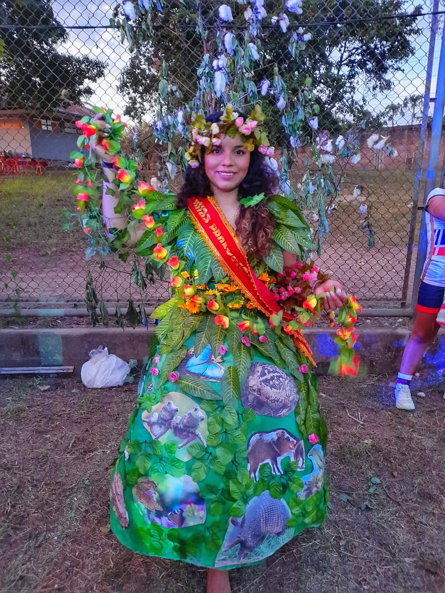 lyzefy's tweet photo. la Reyna de la promoción ´´Centinelas del Gran Pajatén´´ 2008 en el reencuentro 2022. https://t.co/2iAluWqPCk