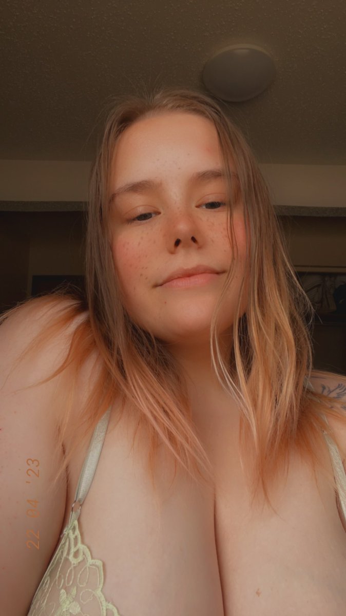 𝚣𝚊𝚛𝚊 tweet media