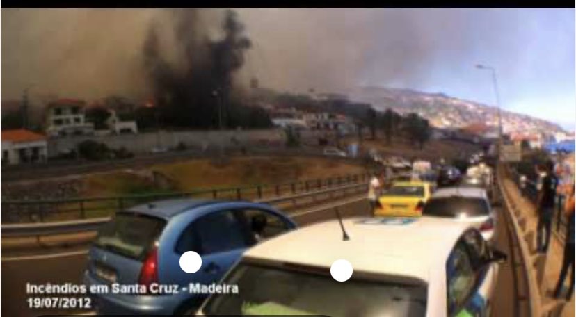 lvioSousa2's tweet photo. Mais uma para o “Rei” da dívida: Nos grandes incêndios de 2012 em Santa Cruz, quando Alberto J. Jardim veio a Gaula passear de Mercedes oficial, já estávamos a reconstruir a primeira casa. Nem saiu da viatura para solidarizar-se com as vítimas. É a social/democracia/comunista https://t.co/WnchYET9oW