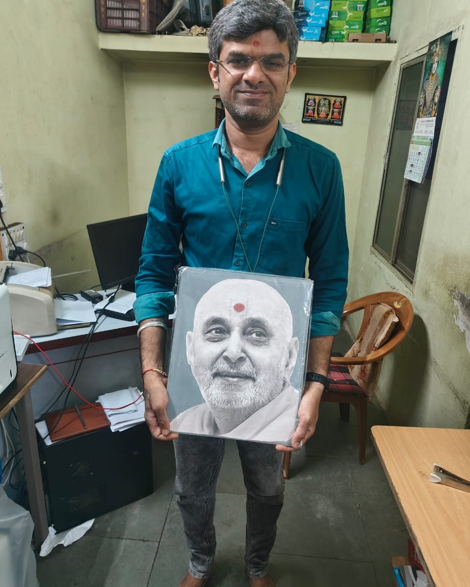 IamAMARVYAS's tweet photo. જય સ્વામિનારાયણ , પ્રમુખ સ્વામી મહારાજ નૂ હાથ થી બનાવેલ આ પૅઇનટીગ સ્વરૂપ ક્ષિ.,રાકેશ ભાઈ સૉલંકી(પુના) ના ધરે બિરાજ માન થશે. જય સ્વામિનારાયણ #swaminarayan #swaminarayantemple #swaminarayan #swaminarayan_sarvopari #swaminarayanstatus #pramukhswami #pramukhswamimaharaj #pramukhswamimaharaj🙏 #baps
જો આ પને પણ પેઇન્ટિંગ જોઈતું હોયતો સંપર્ક કરશો 9711995537 અમર વ્યાસ