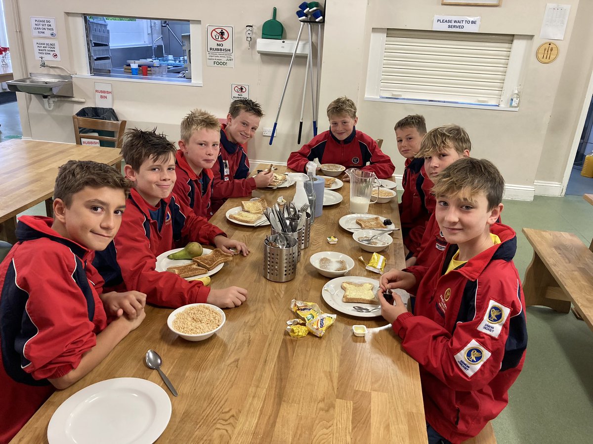 KingsCollPrepCC's tweet photo. Thank you to @moulsfordboard for hosting our football ⚽️ team. They loved their stay #makingbeds #bigbreakfast 
@KingsCollPrep 
@KingsTaunton 
@Moulsford https://t.co/3SEVmudH83