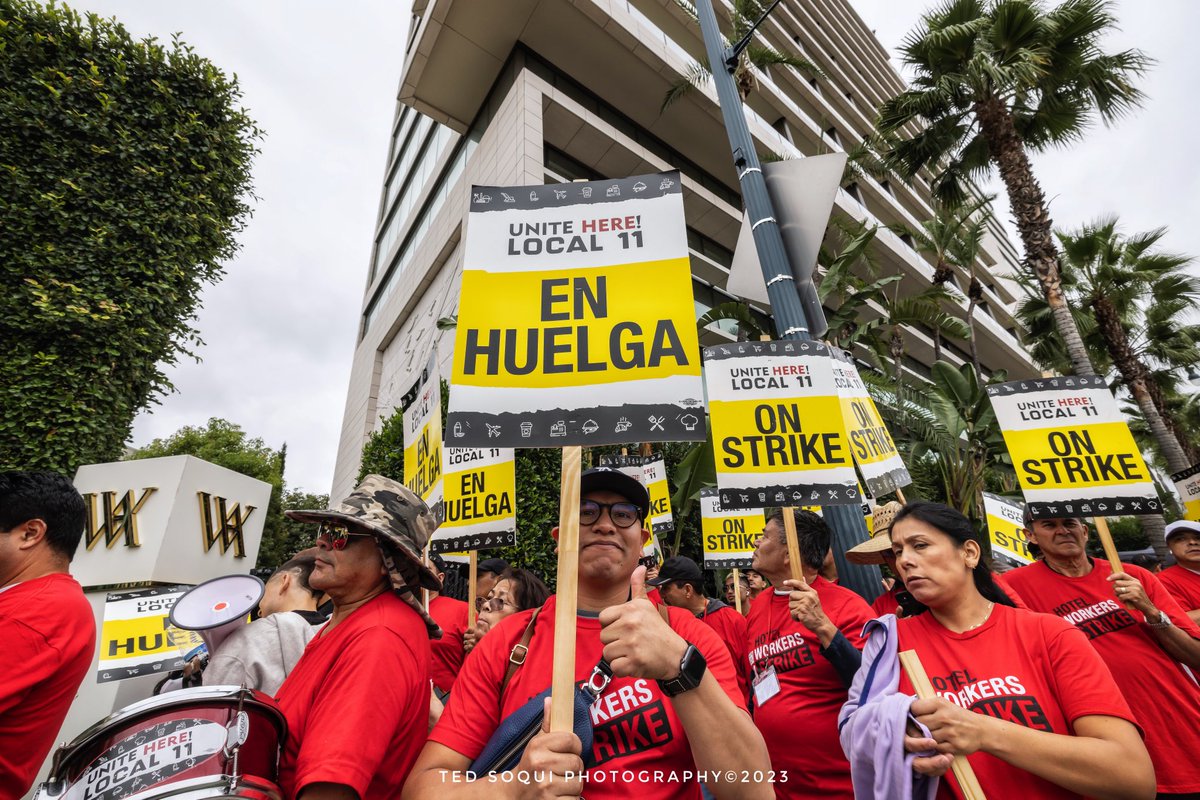Unite Here Local 11 LA area hotel workers picketing against the Waldorf Astoria Hotel in Beverly Hills. They are asking for a fair contract that provides a living wage. #UniteHereLocal11 #hotelworkers #waldorfastoria #beverlyhills #LA #union #strike #huelga
