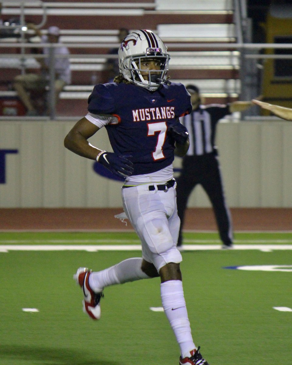 MCISDAthletics's tweet photo. The Langley Dental Offensive Player of the game at Columbus is Sr. WR Lorenzo Johnson with 9 receptions for 116 yds and one TD! Congrats LJ! https://t.co/gU4mQDqez7